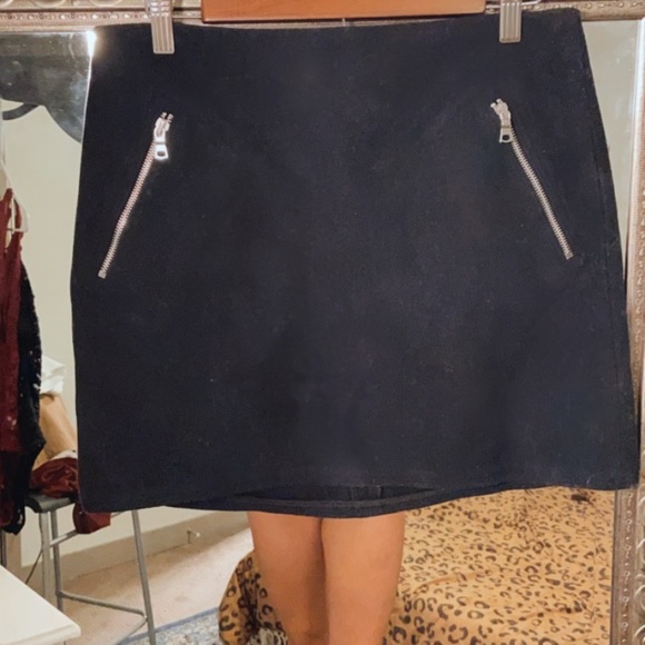Black Wool Skirt with... pockets 🥳 - Picture 4 of 4